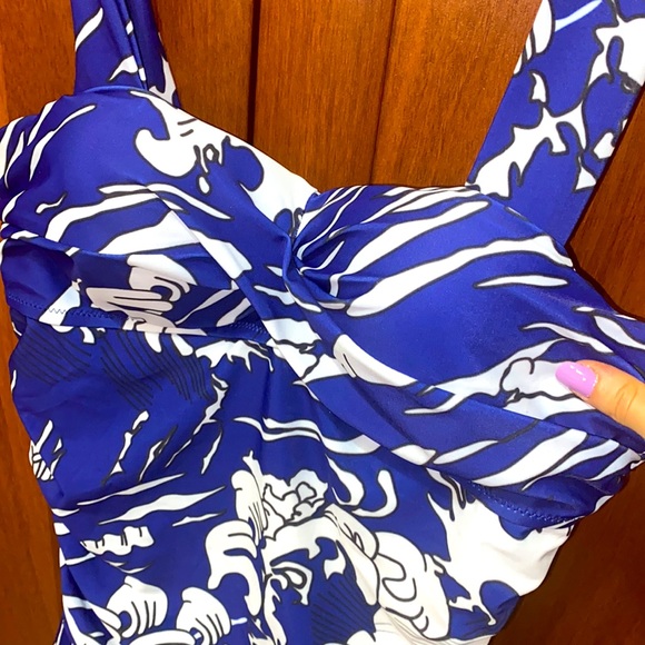 Never used! Print One Piece Bathing Suit (M) - Picture 4 of 7